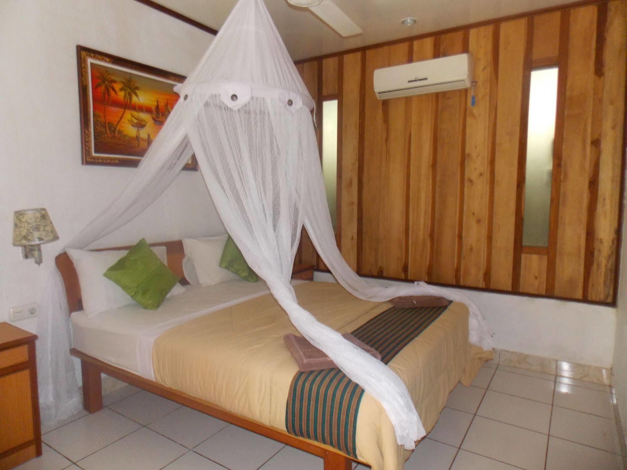 Komodo Lodge Лабуан-Баджо Екстер'єр фото